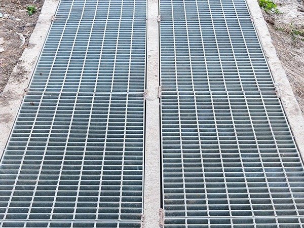 imgi_14_trench-grate-frame-civil-use