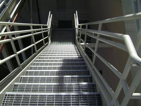 imgi_27_stair-tread-grating-factory